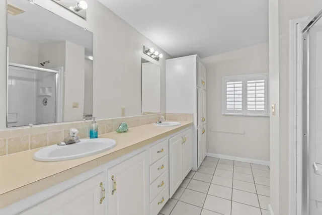 an empty room with wooden floor and mirror