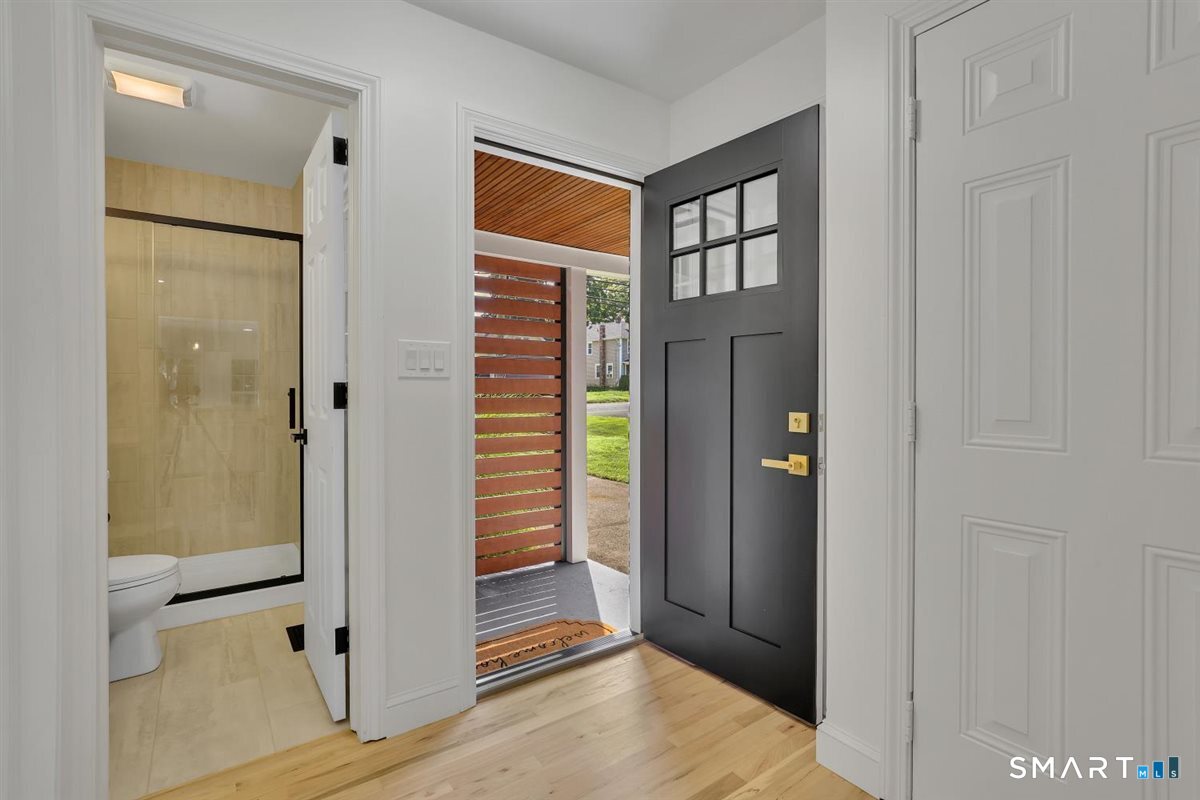147 Ridge Road Middletown, CT 06457 - Photo 5 of 37 Gallery Image 5