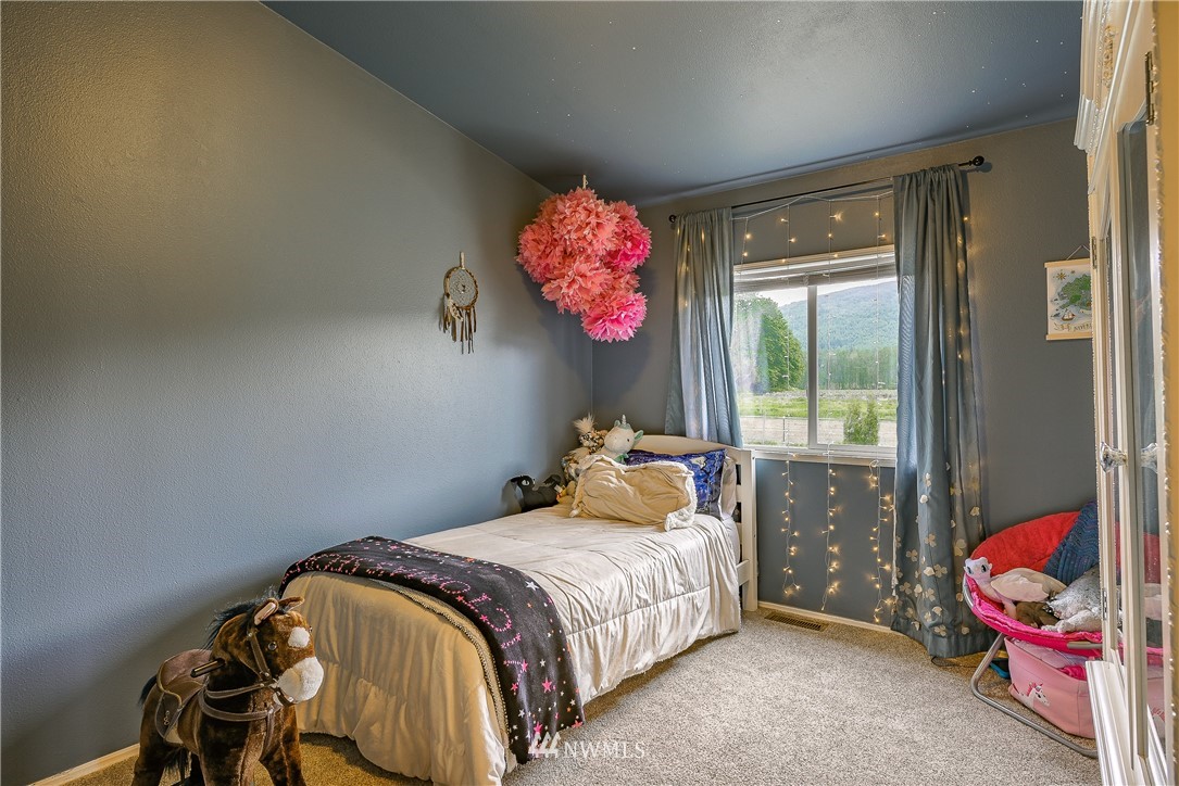 4165 Deming Road Everson, WA 98247 - Photo 20 of 31 a bedroom with a bed and a window