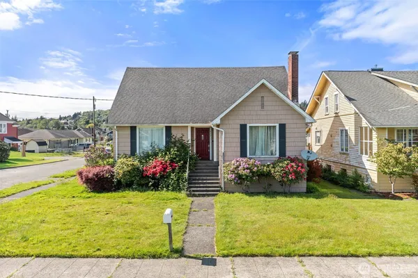 $199,000 | 422 West 3rd Street, Aberdeen, WA 98520