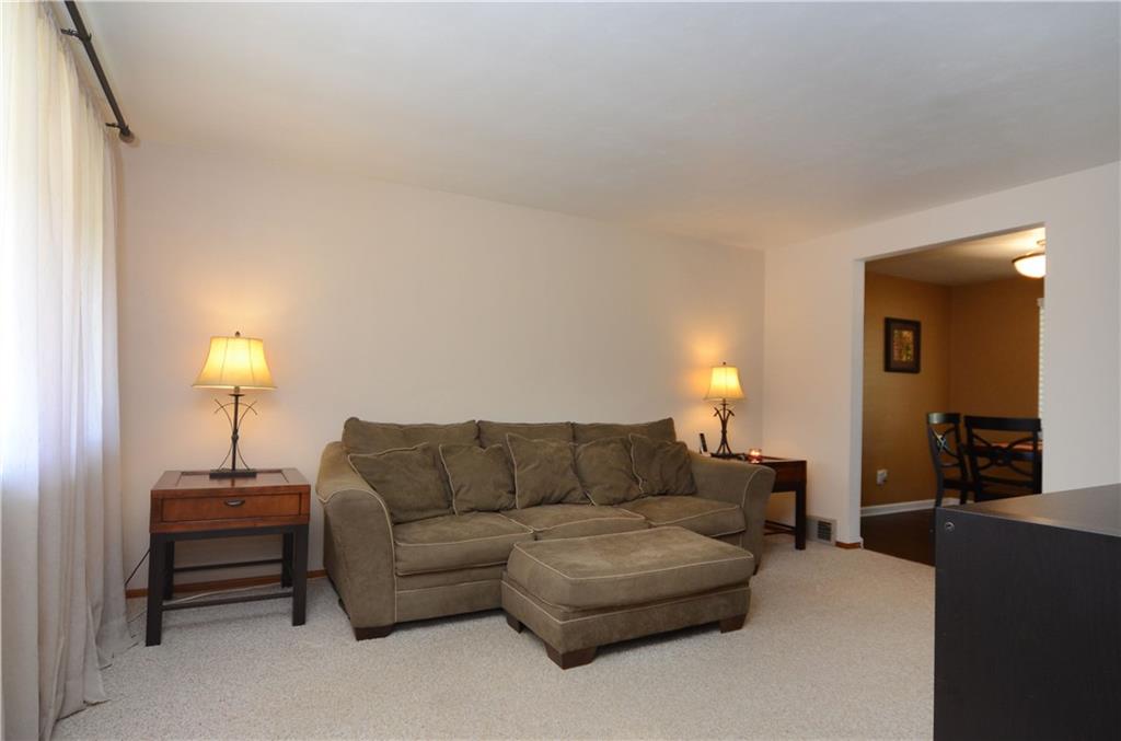 180 William Circle McKees Rocks, PA 15136 - Photo 2 of 25 Gallery Image 2