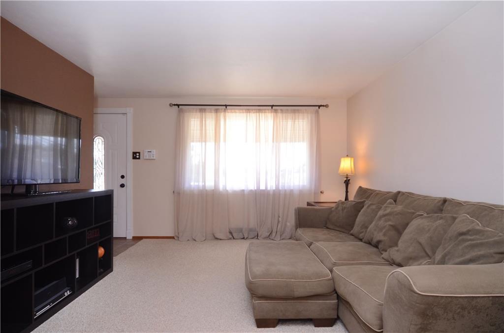 180 William Circle McKees Rocks, PA 15136 - Photo 3 of 25 Gallery Image 3