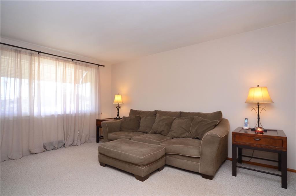 180 William Circle McKees Rocks, PA 15136 - Photo 4 of 25 Gallery Image 4