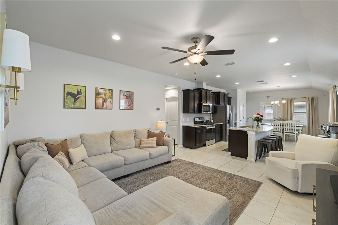 7601 Shadow Rider Lane Corpus Christi, TX 78414 - Photo 3 of 13