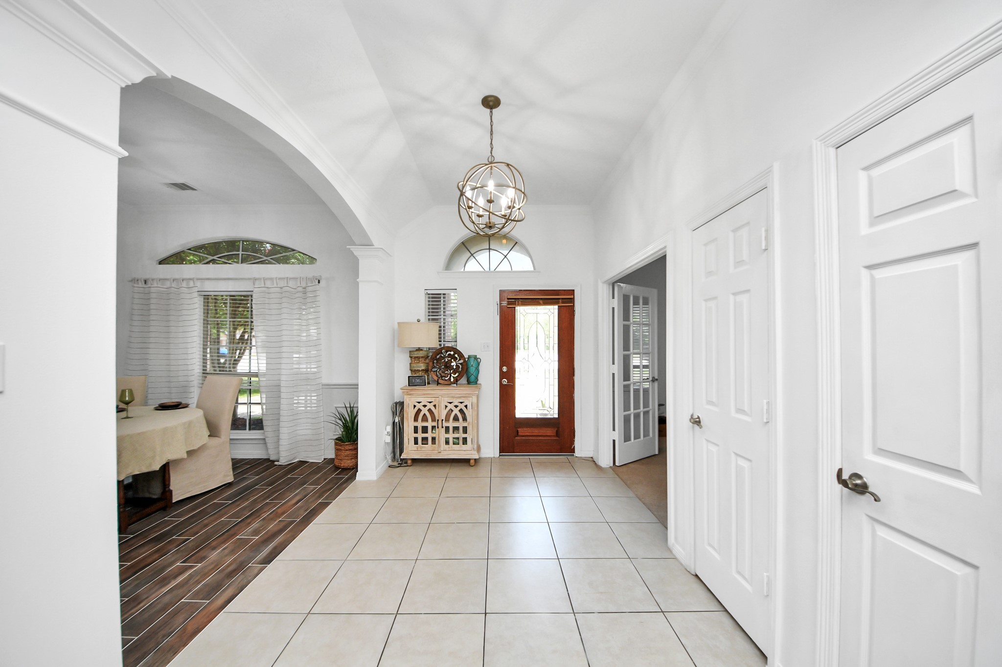 5231 South Fm 565 Rd Cove Cove, TX 77523 - Photo 12 of 50 a very nice looking room with a chandelier