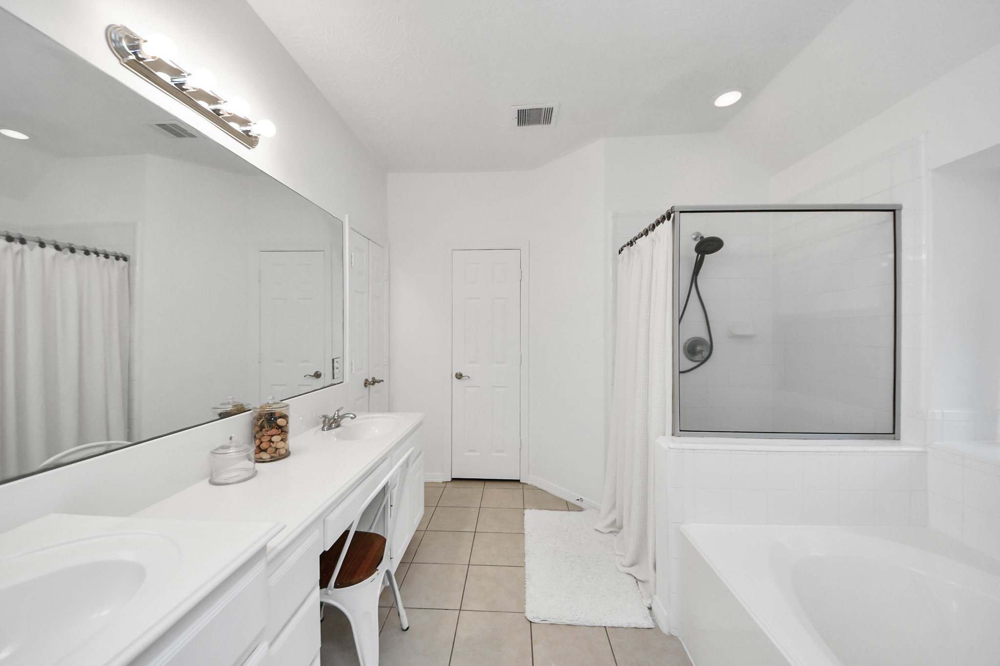 5231 South Fm 565 Rd Cove Cove, TX 77523 - Photo 42 of 50 a bathroom with a tub a sink and a mirror