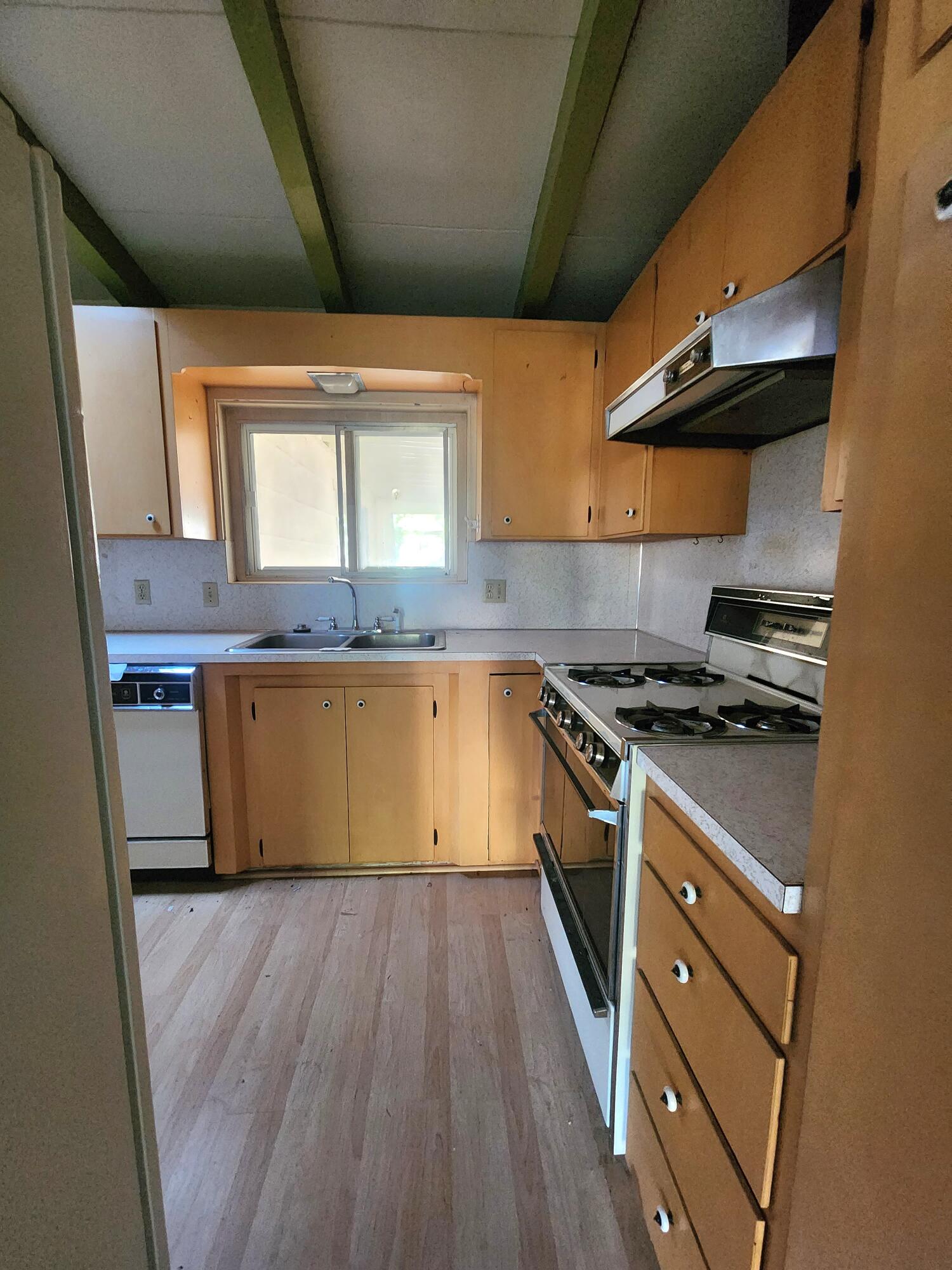 4550 East Bonnyview Road Redding, CA 96001 - Photo 9 of 28 20230911_174211