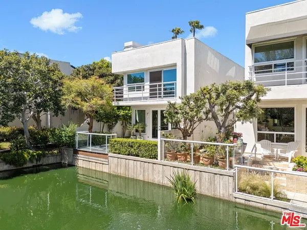 $1,995,000 | 680 Harbor Street, Unit 1, Venice, CA 90291