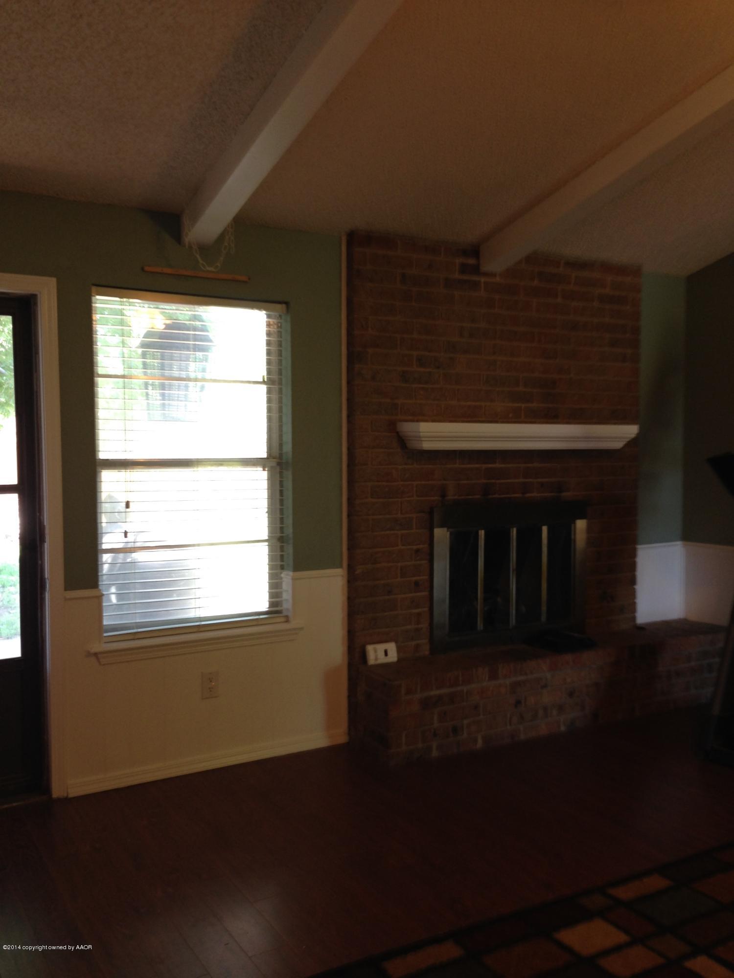 6105 Rutgers Street Amarillo, TX 79109 - Photo 14 of 27 fireplace 2