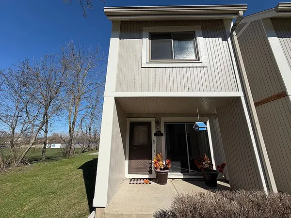 $250,000 | 634 Robin Court, Grayslake, IL 60030