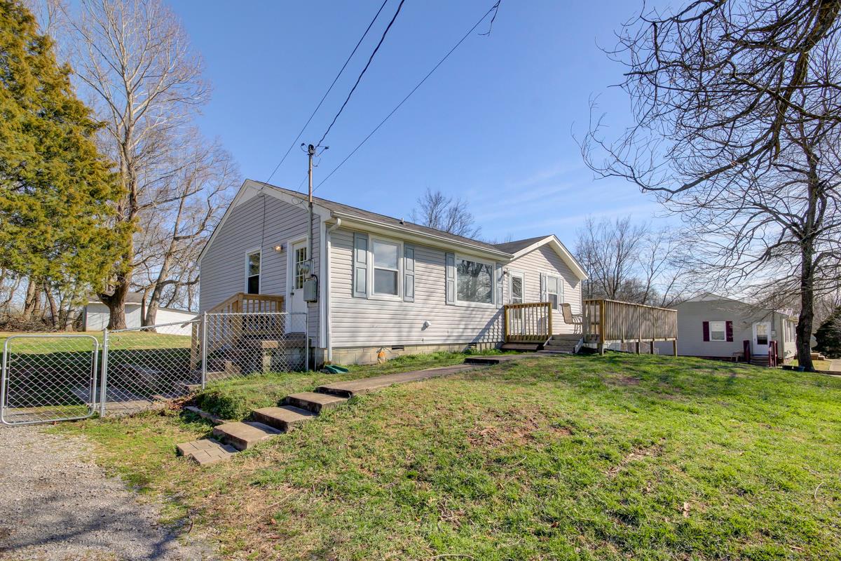 879 Lennox Road Clarksville, TN 37042 - Photo 1 of 30 Cozy home with huge yard!