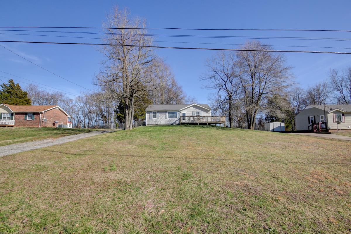 879 Lennox Road Clarksville, TN 37042 - Photo 2 of 30 Look at that front yard