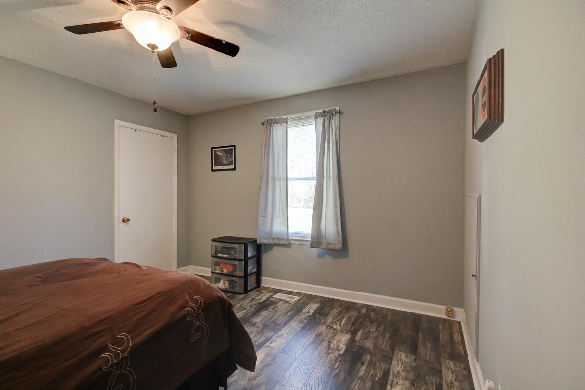 879 Lennox Road Clarksville, TN 37042 - Photo 23 of 30 Master bedroom