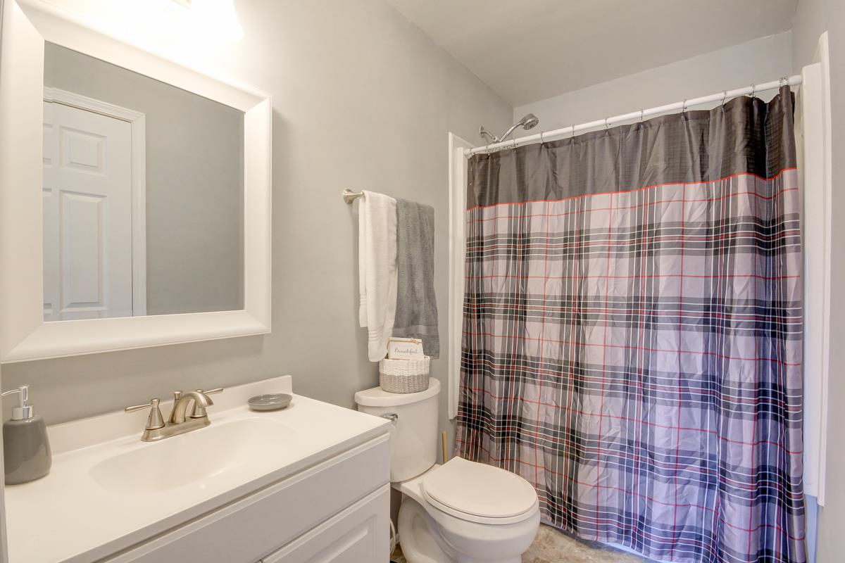 879 Lennox Road Clarksville, TN 37042 - Photo 29 of 30 Fully remodeled bathroom all updated with new fixtures
