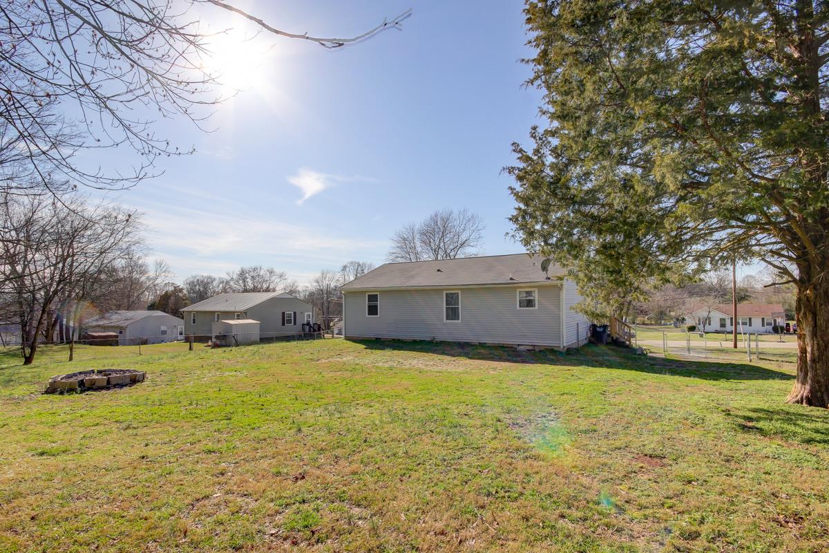 879 Lennox Road Clarksville, TN 37042 - Photo 7 of 30 Gallery Image 7