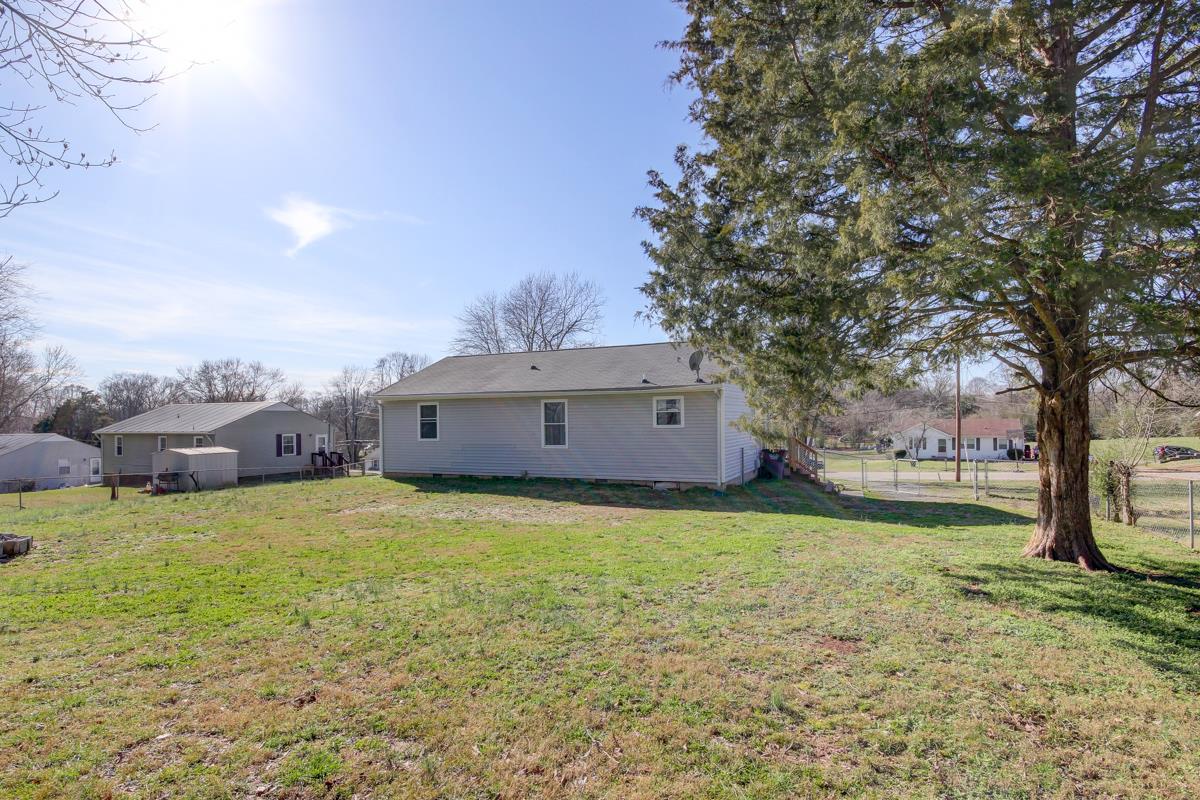 879 Lennox Road Clarksville, TN 37042 - Photo 8 of 30 Gallery Image 8