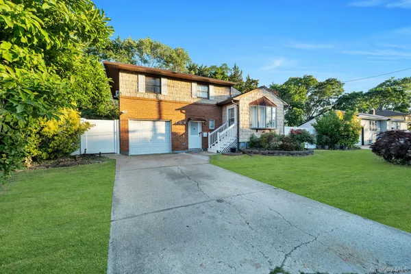 $749,999 | 164 Pennsylvania Avenue, Bay Shore, NY 11706