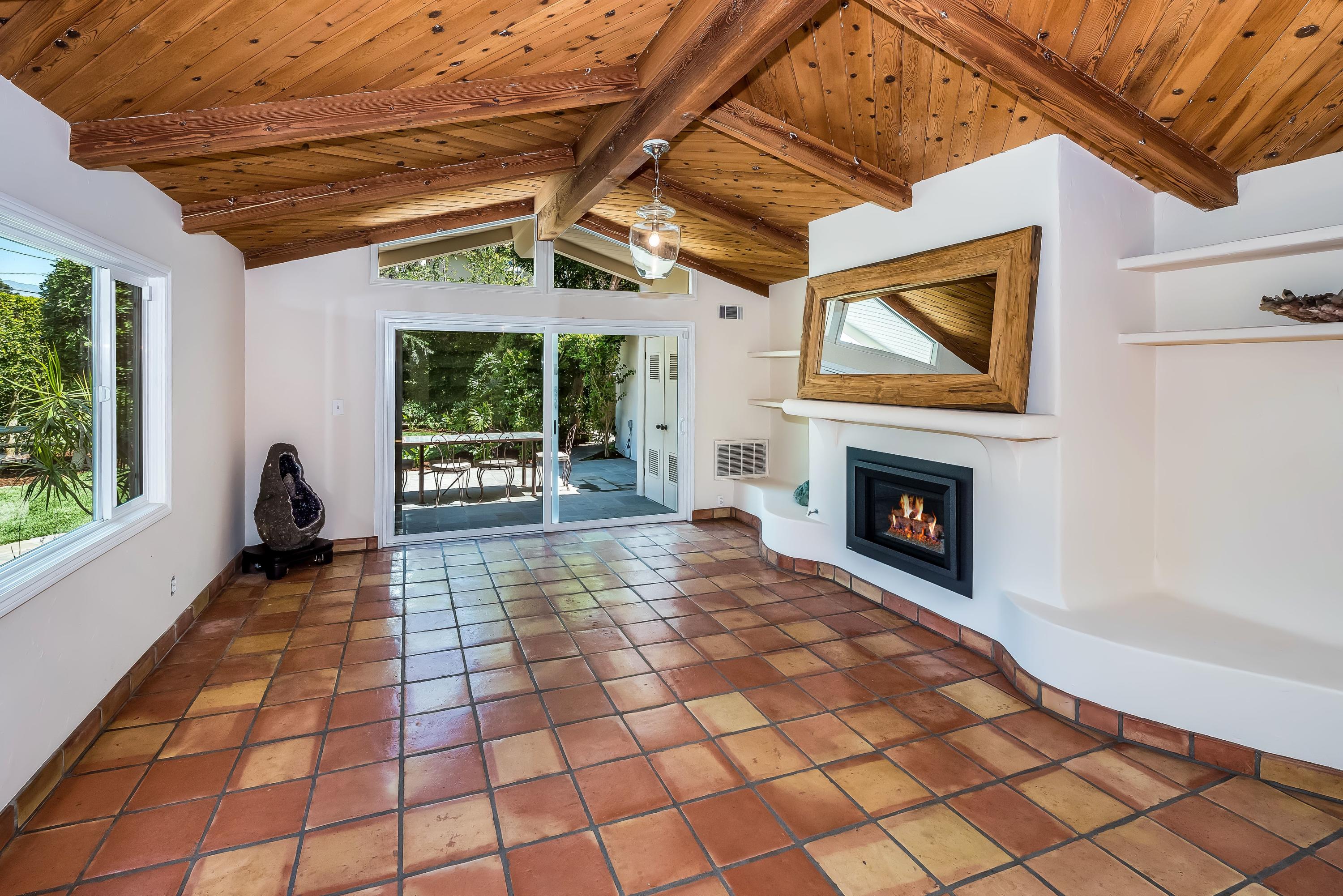 290 Butterfly Lane Montecito, CA 93108 - Photo 2 of 21 Living Room