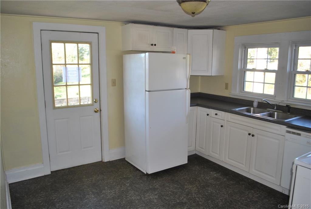 835 Allen Farm Road Canton, NC 28716 - Photo 5 of 16