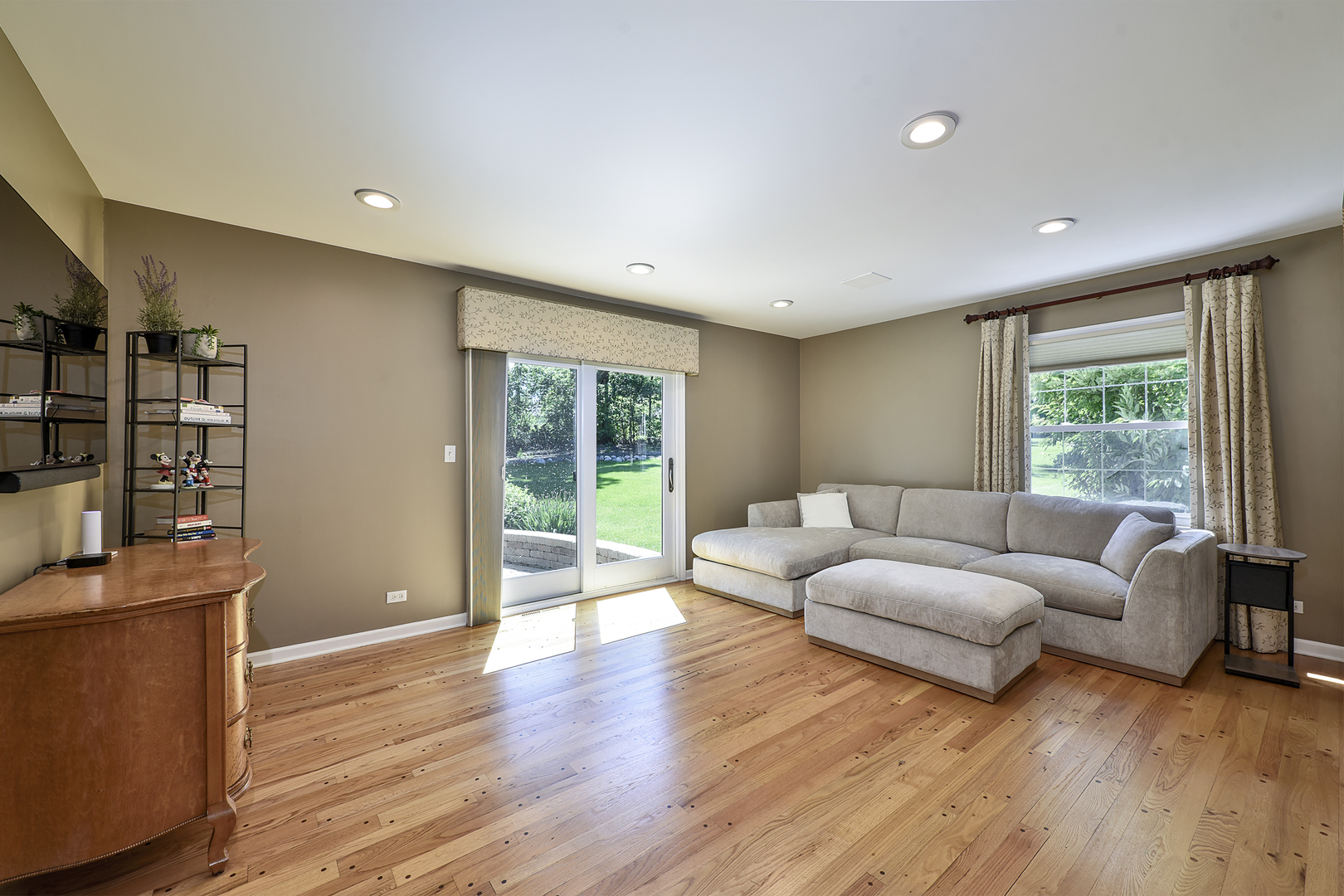 381 Grayfriars Lane Inverness, IL 60067 - Photo 10 of 37