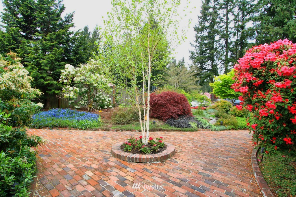 16513 Southeast 147th Street Renton, WA 98059 - Photo 4 of 25
