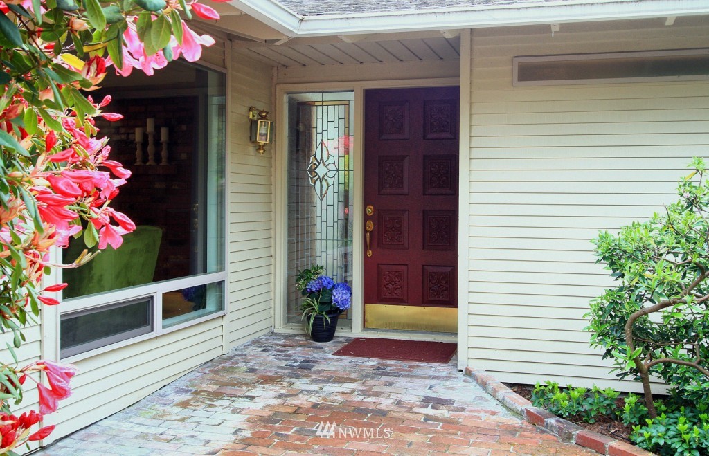 16513 Southeast 147th Street Renton, WA 98059 - Photo 5 of 25