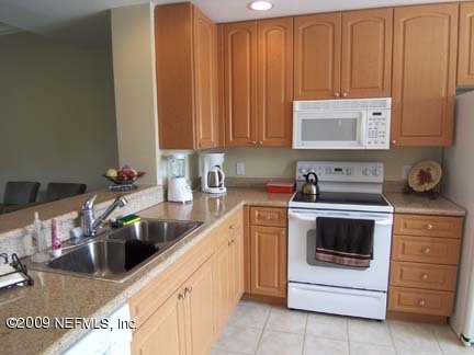 9745 Touchton Road, Unit 1221 Jacksonville, FL 32246 - Photo 7 of 14 Awesome kitchen
