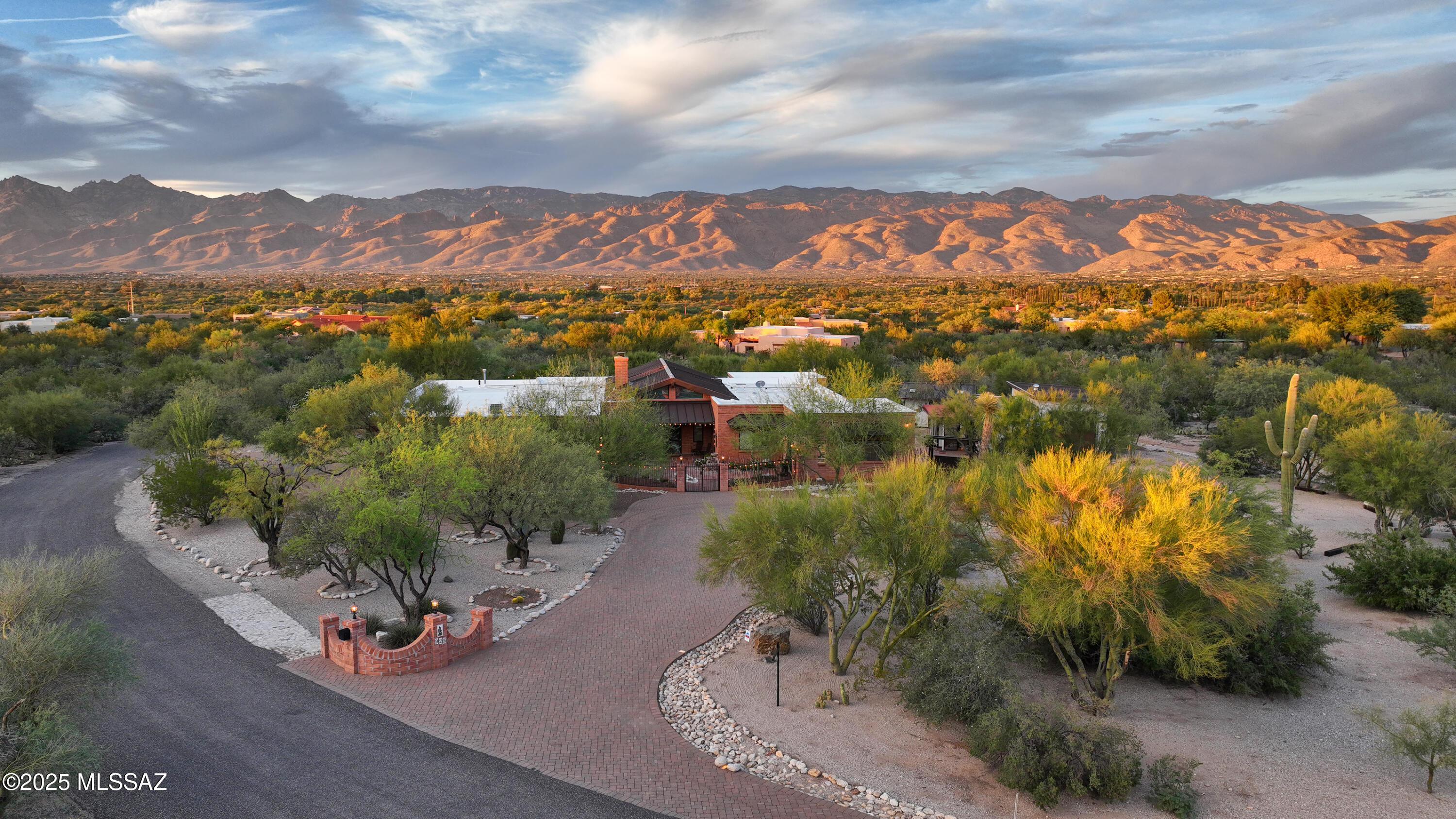 925 North Rancho Del Jefe Loop Tucson, AZ 85748 - Photo 10 of 52 an aerial view of residential houses with outdoor space and ocean view