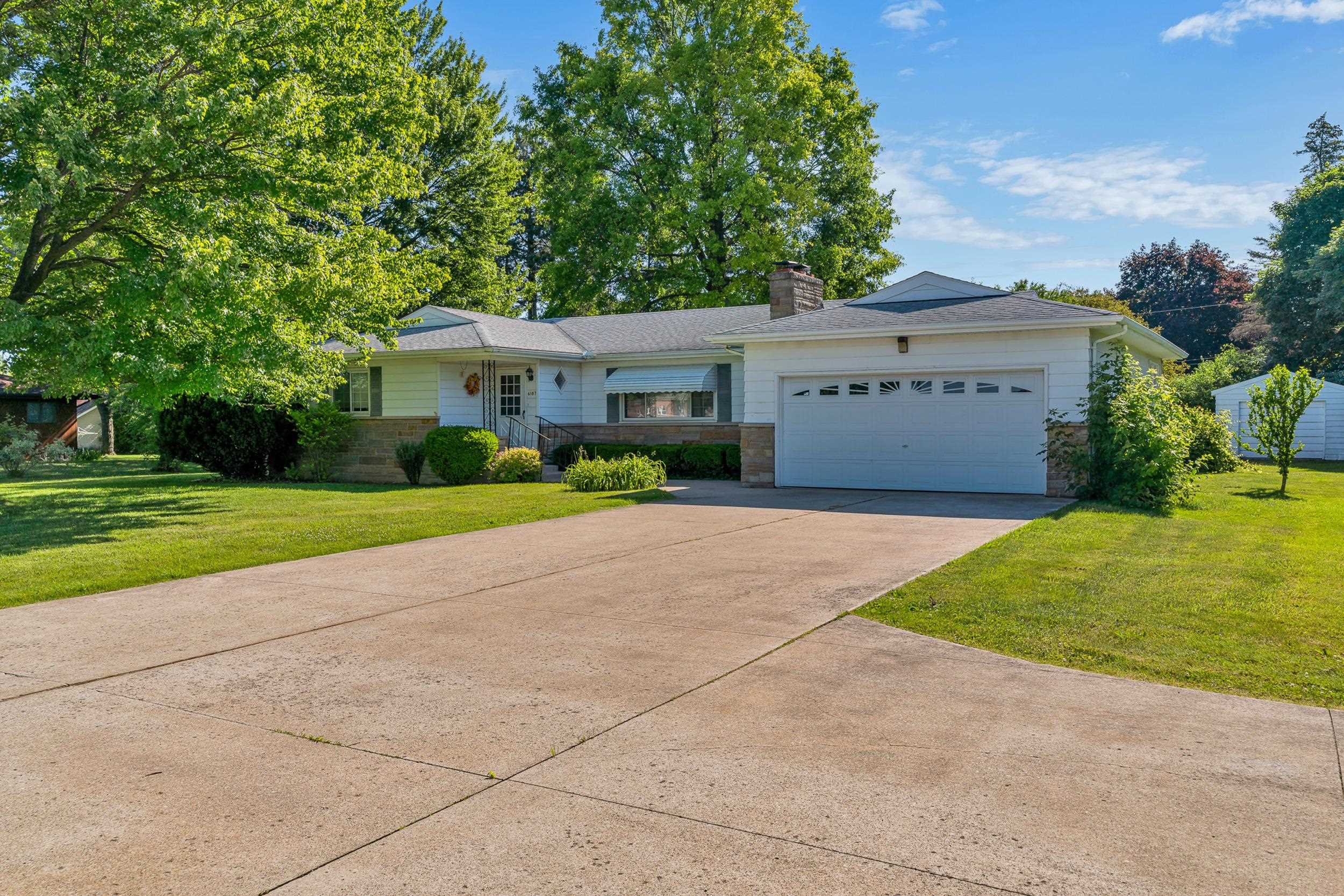 6187 Torrey Road Flint, MI 48507 - Photo 1 of 46 50145545-35823e26-9fc4-4250-9ee2-12a8c4d5342e.JPG