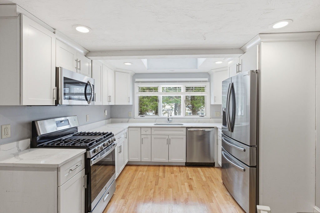 21 Gates Avenue Hudson, MA 01749 - Photo 6 of 42