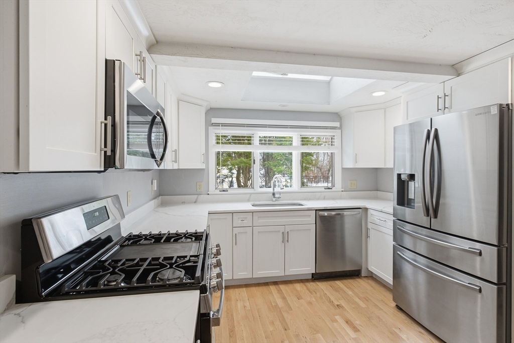 21 Gates Avenue Hudson, MA 01749 - Photo 7 of 42