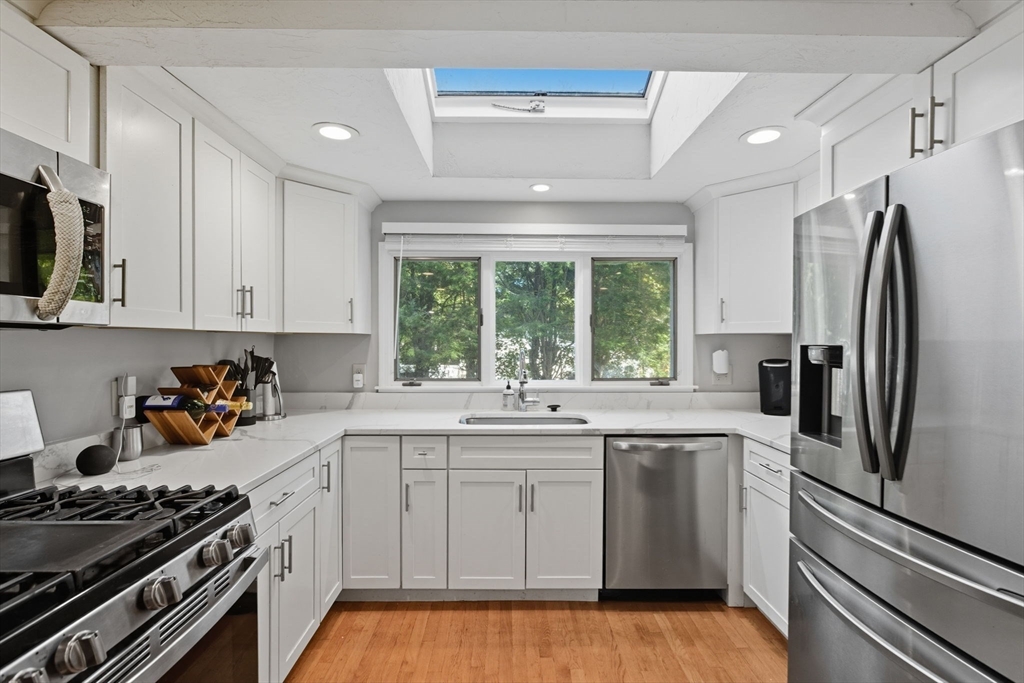 21 Gates Avenue Hudson, MA 01749 - Photo 8 of 42