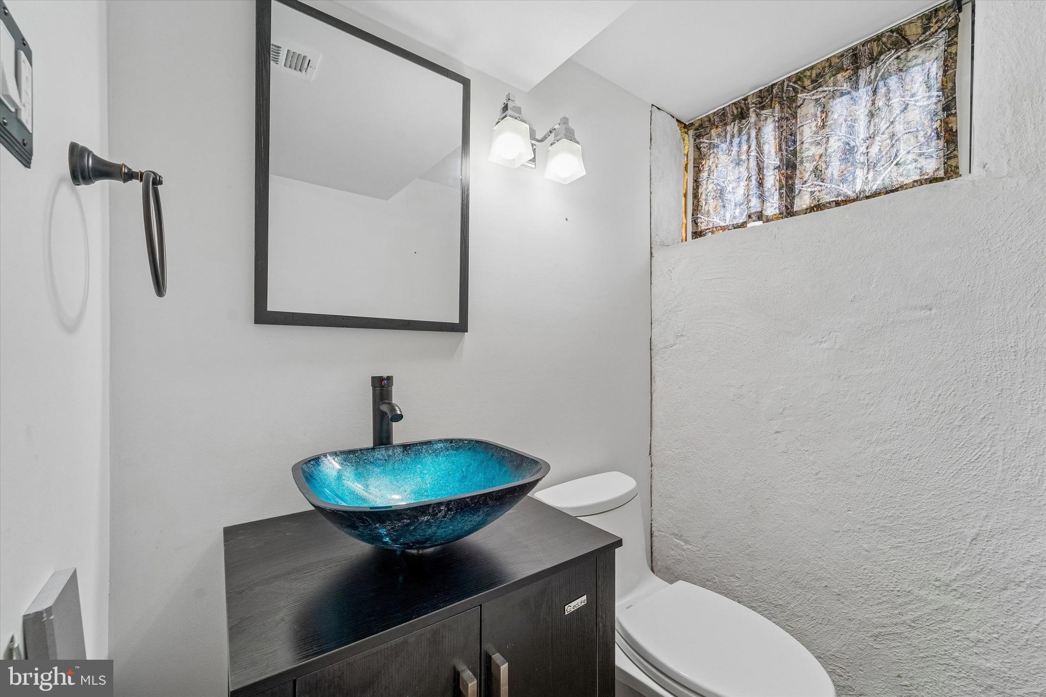 3001 Welsh Road Philadelphia, PA 19136 - Photo 12 of 17 POWDER ROOM