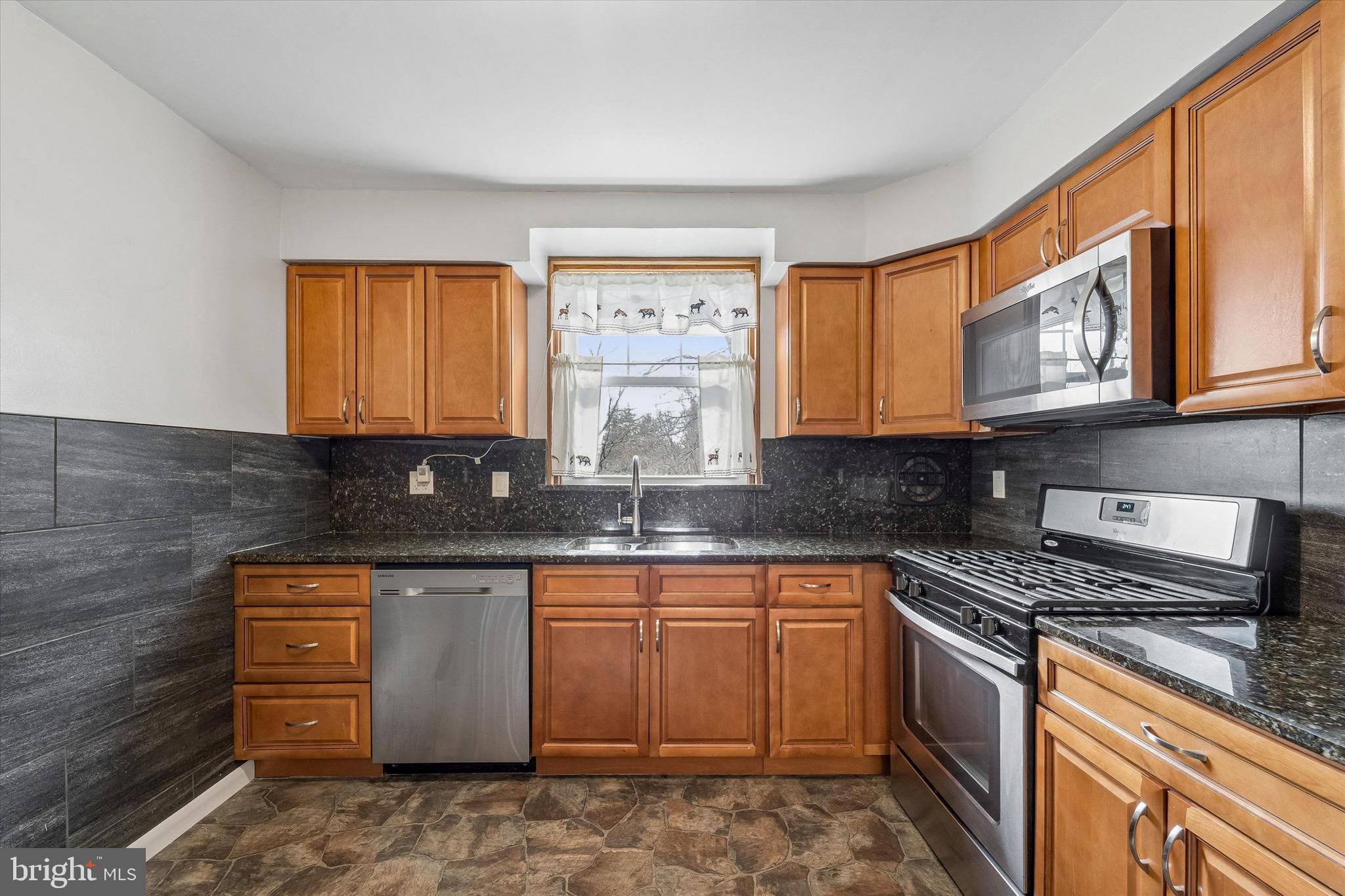 3001 Welsh Road Philadelphia, PA 19136 - Photo 2 of 17 KITCHEN