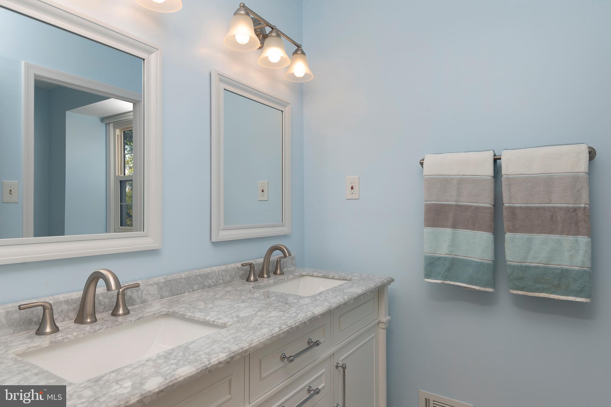 2539 North Farm Road Ellicott City, MD 21042 - Photo 22 of 31 Hall bathroom