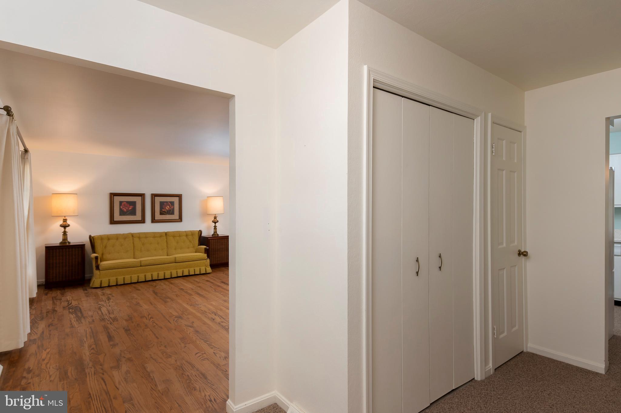 2539 North Farm Road Ellicott City, MD 21042 - Photo 6 of 31 Foyer to spacious living room