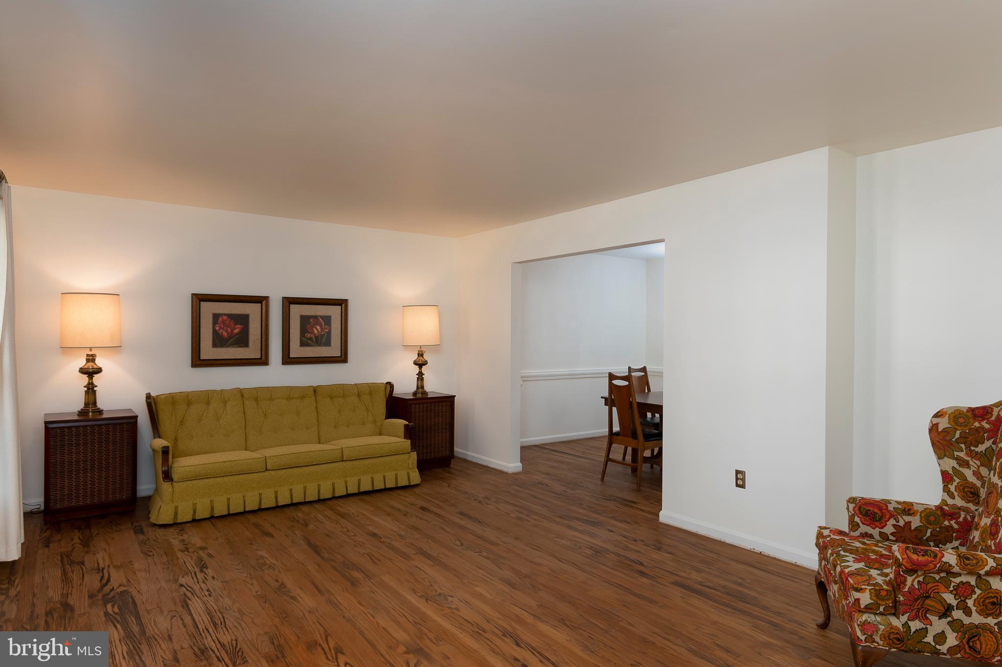 2539 North Farm Road Ellicott City, MD 21042 - Photo 7 of 31 Sunny living room