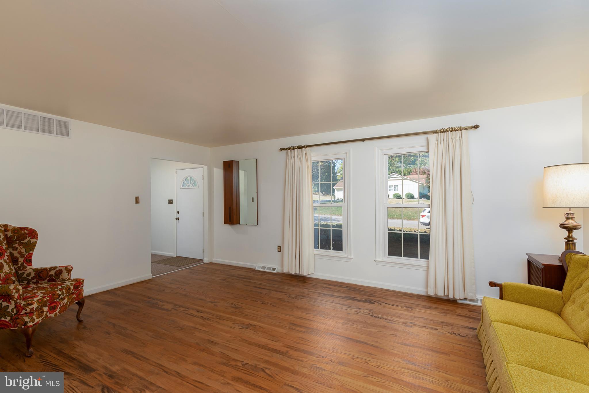 2539 North Farm Road Ellicott City, MD 21042 - Photo 8 of 31 Gleaming hardwood floors