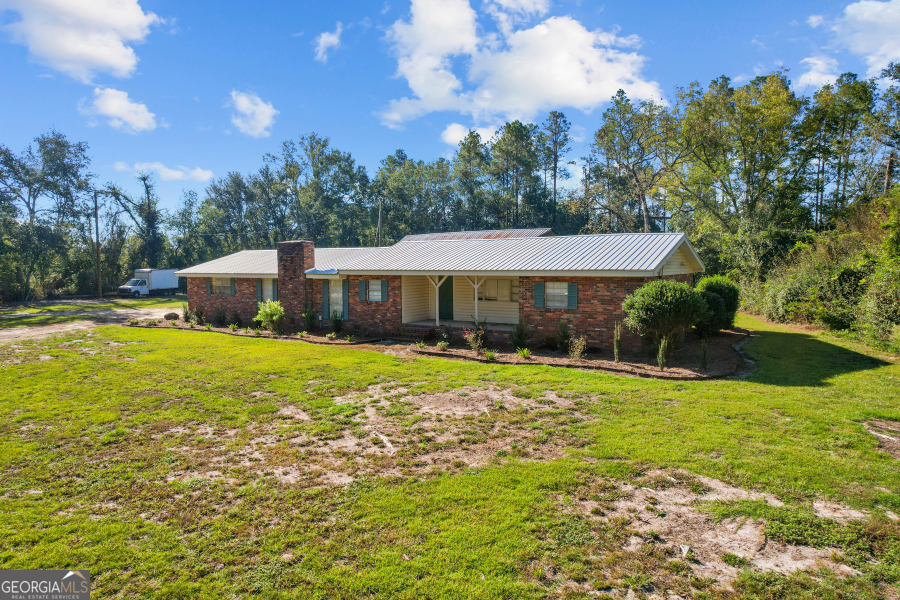 780 David Carter Road Baxley, GA 31513 - Photo 2 of 35 a front view of a house with garden