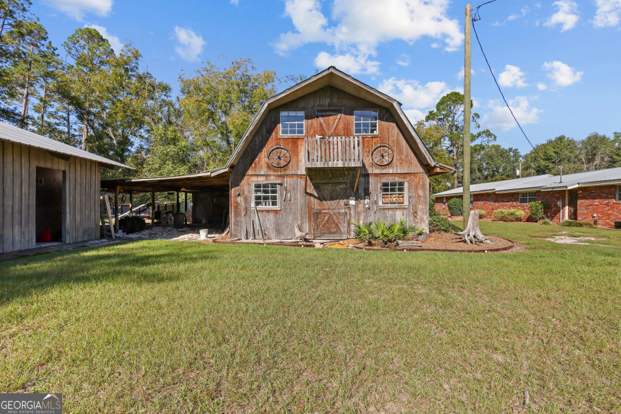 780 David Carter Road Baxley, GA 31513 - Photo 4 of 35 a front view of a house with garden