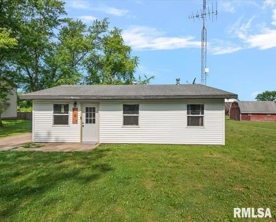 $90,000 | 207 Brenda Lane, Girard, IL 62640