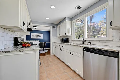 $345,000 | 7010 Horton Street, Overland Park, KS 66204