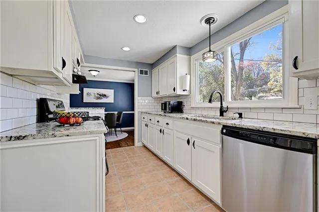 $345,000 | 7010 Horton Street, Overland Park, KS 66204