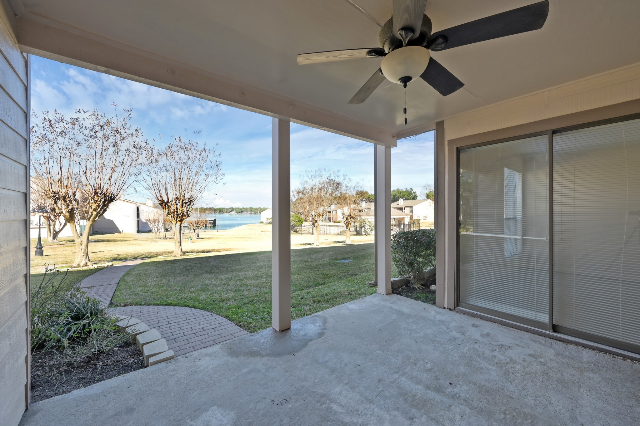 104 Lakeview Terrace, Unit D Conroe, TX 77356 - Photo 2 of 34