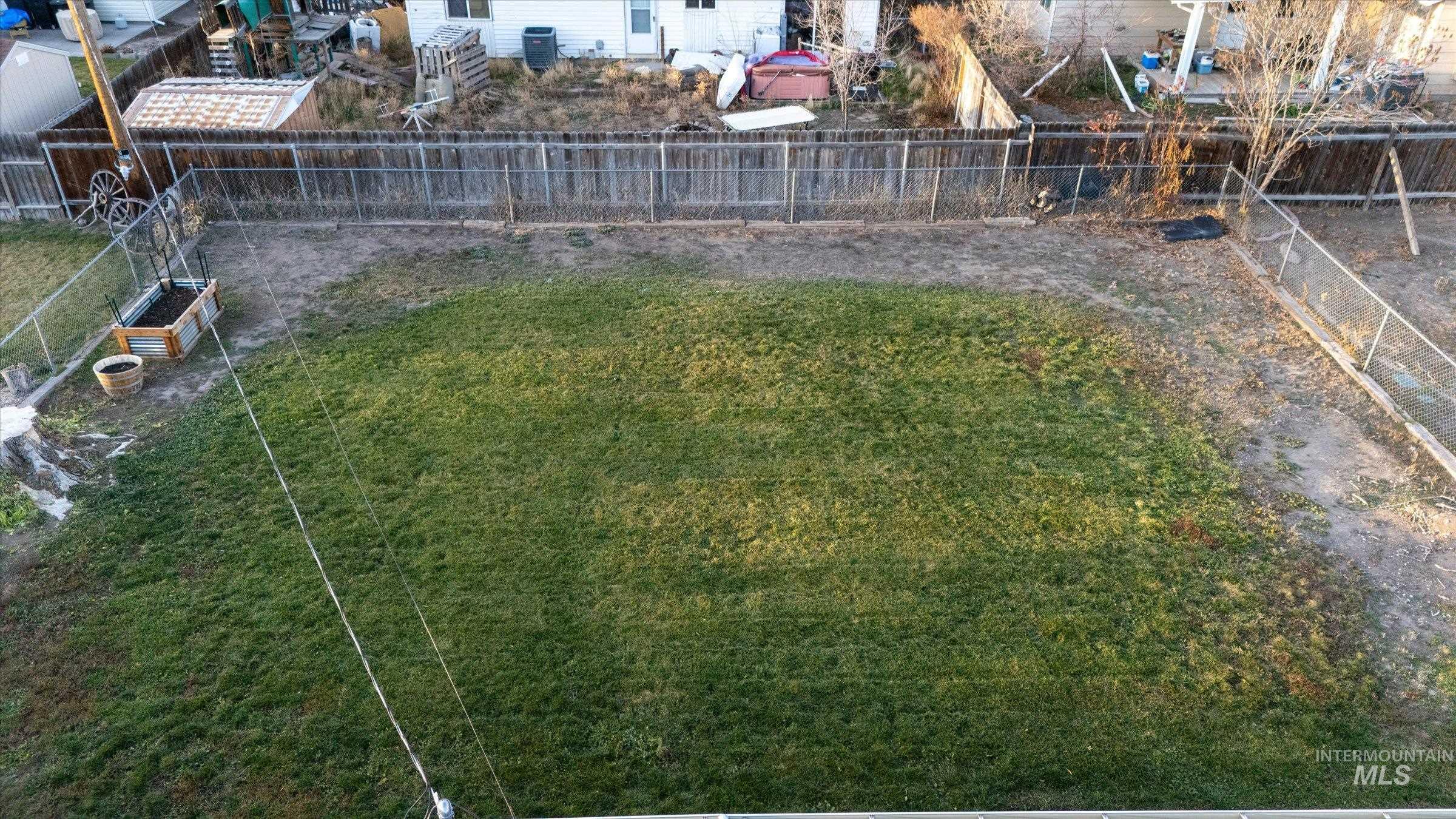 406 Chestnut Street Mountain Home, ID 83647 - Photo 26 of 31 View of yard