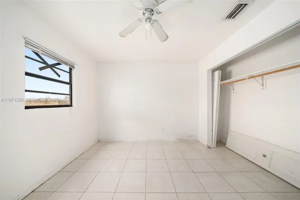 an empty room with a empty space