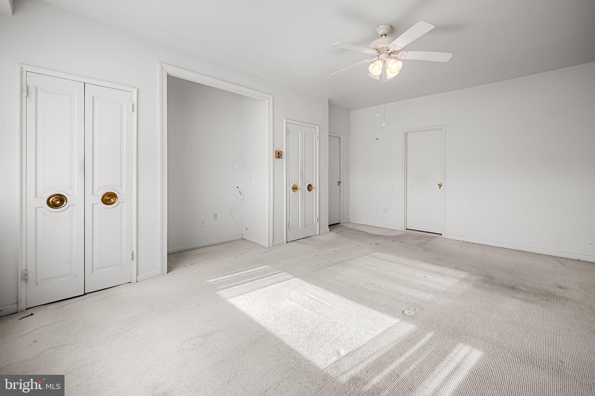 11 Slade Avenue, Unit 911 Pikesville, MD 21208 - Photo 24 of 35 Primary bedroom