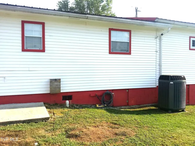 $185,000 | 1110 Hickory Flts Road, Pennington Gap, VA 24277