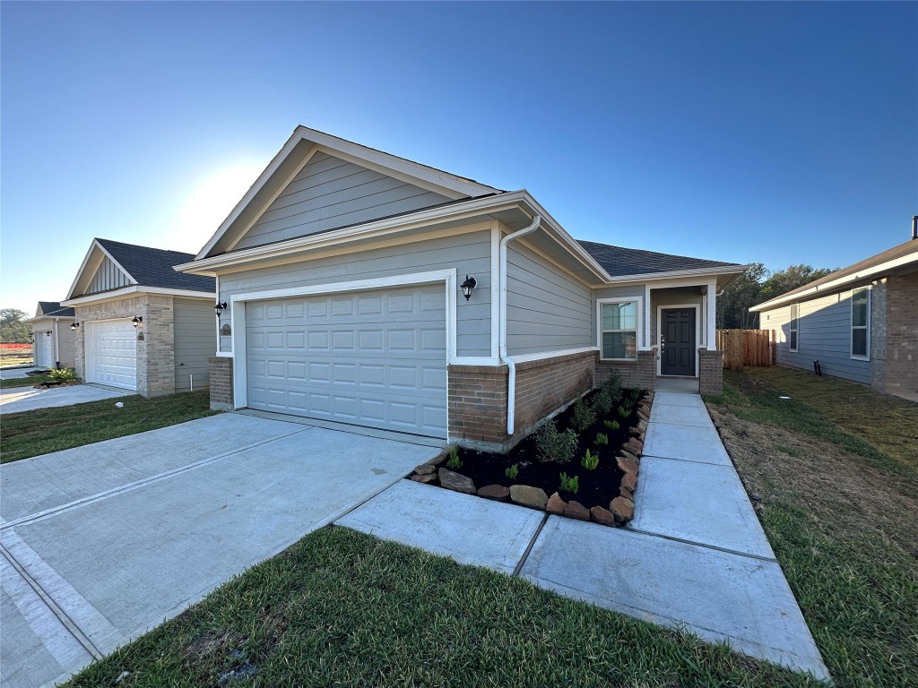 16662 Moss Lane Porter, TX 77365 - Photo 1 of 12 a front view of house with yard