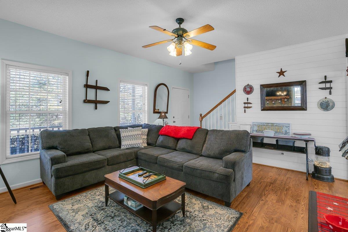 462 Stewart Road Fountain Inn, SC 29644 - Photo 4 of 32